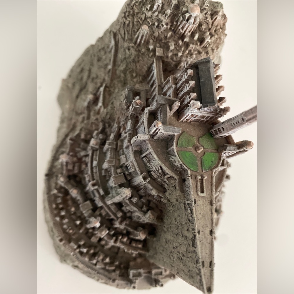 EUC Lord of the Rings Mina’s Tirith catch all sculpture from WETA - Picture 10 of 15